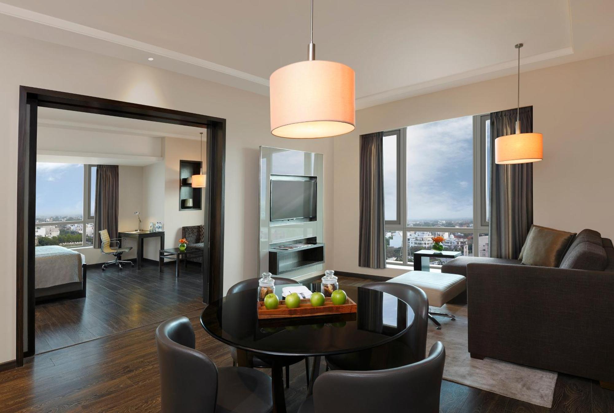 Novotel Lucknow Gomti Nagar מראה חיצוני תמונה
