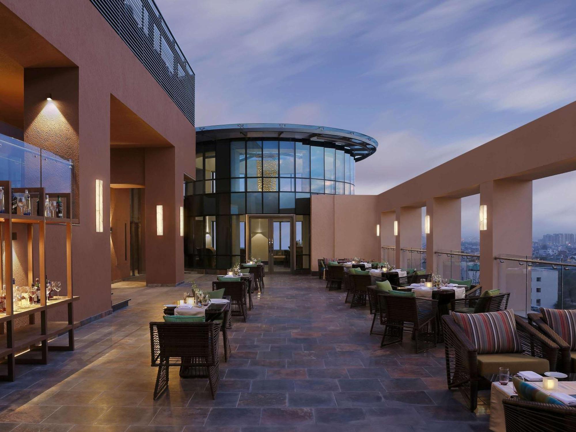 Novotel Lucknow Gomti Nagar מראה חיצוני תמונה